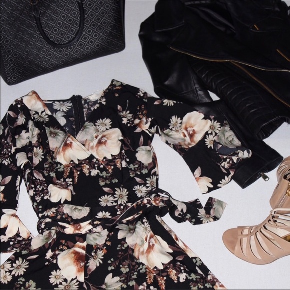 NEW BLUE PEPPER  TRUMPET FLORAL ROMPER - Picture 3 of 5